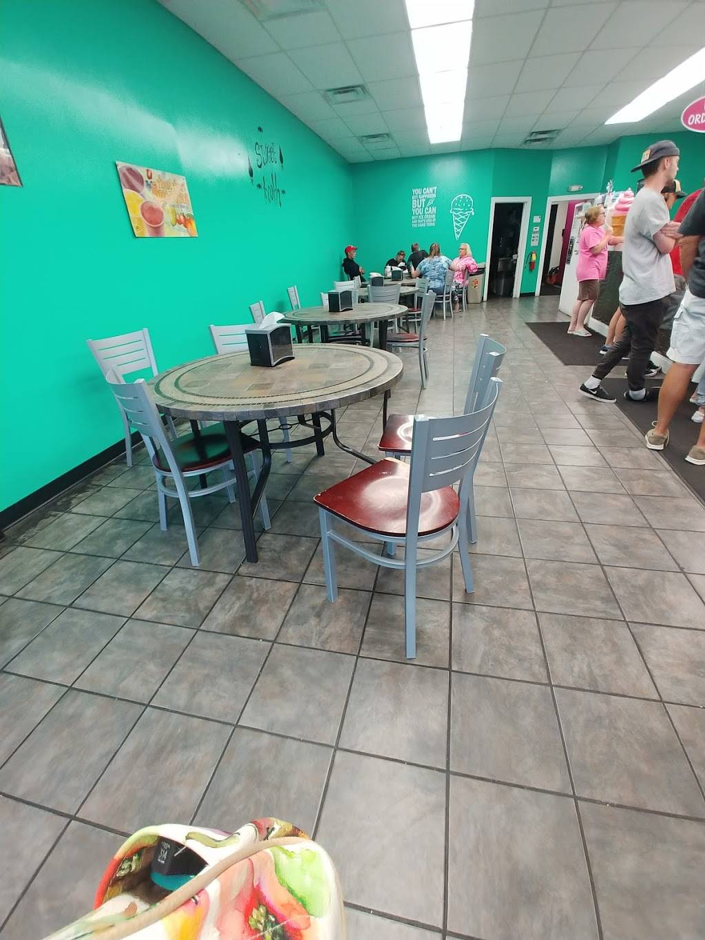 Cadillac Ice Cream Company | restaurant | 101-199 Leisure St, Cadillac, MI 49601, USA | 2317757151 OR +1 231-775-7151