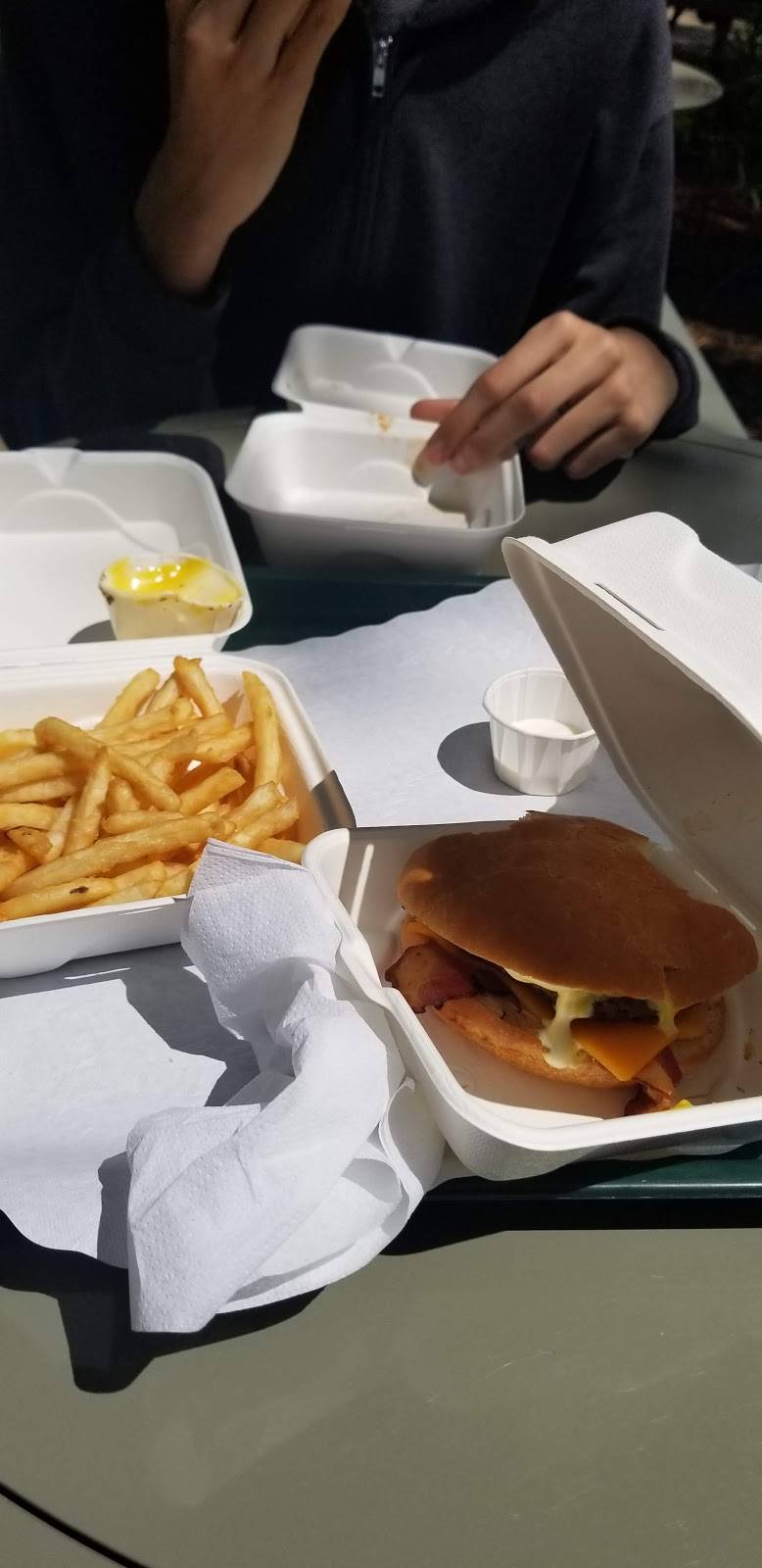 The Patio | restaurant | 2650 S John Williams Way E, Tulsa, OK 74114, USA | 9187791000 OR +1 918-779-1000