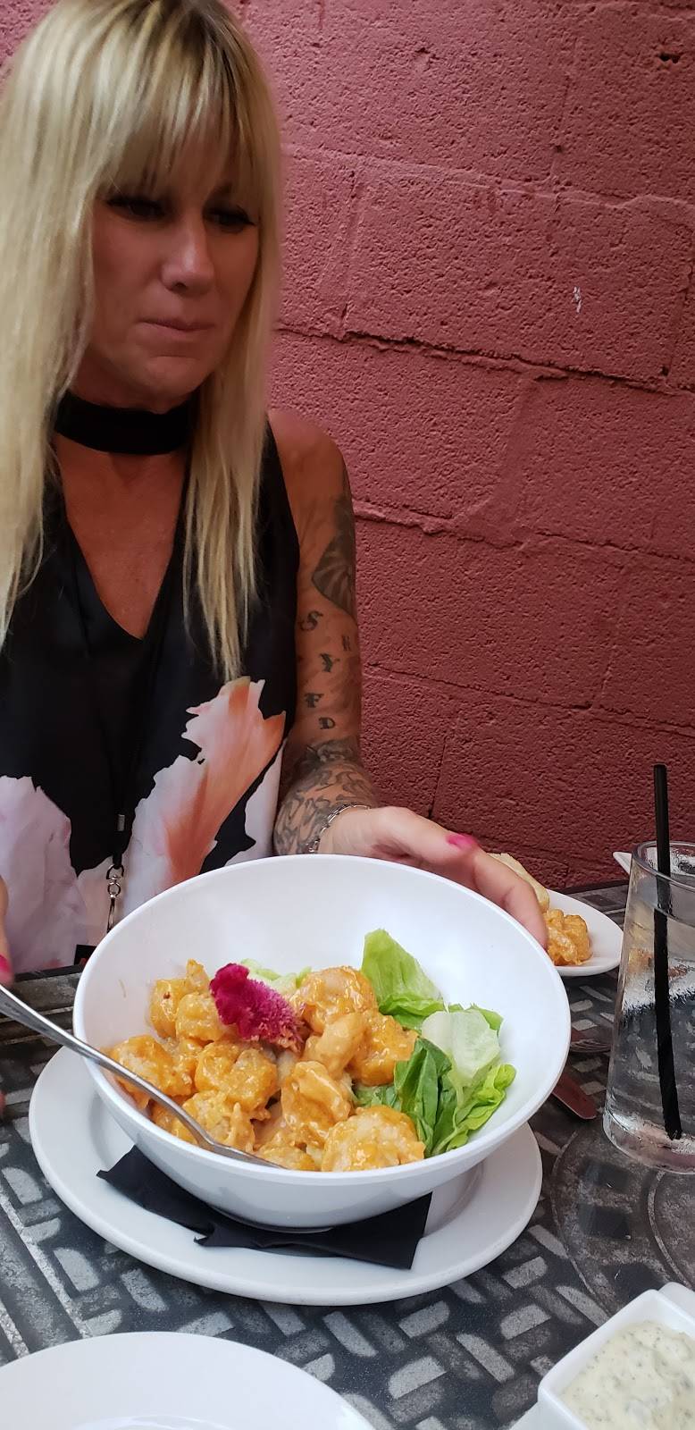 Iozzos Garden of Italy | restaurant | 946 S Meridian St, Indianapolis, IN 46225, USA | 3179741100 OR +1 317-974-1100