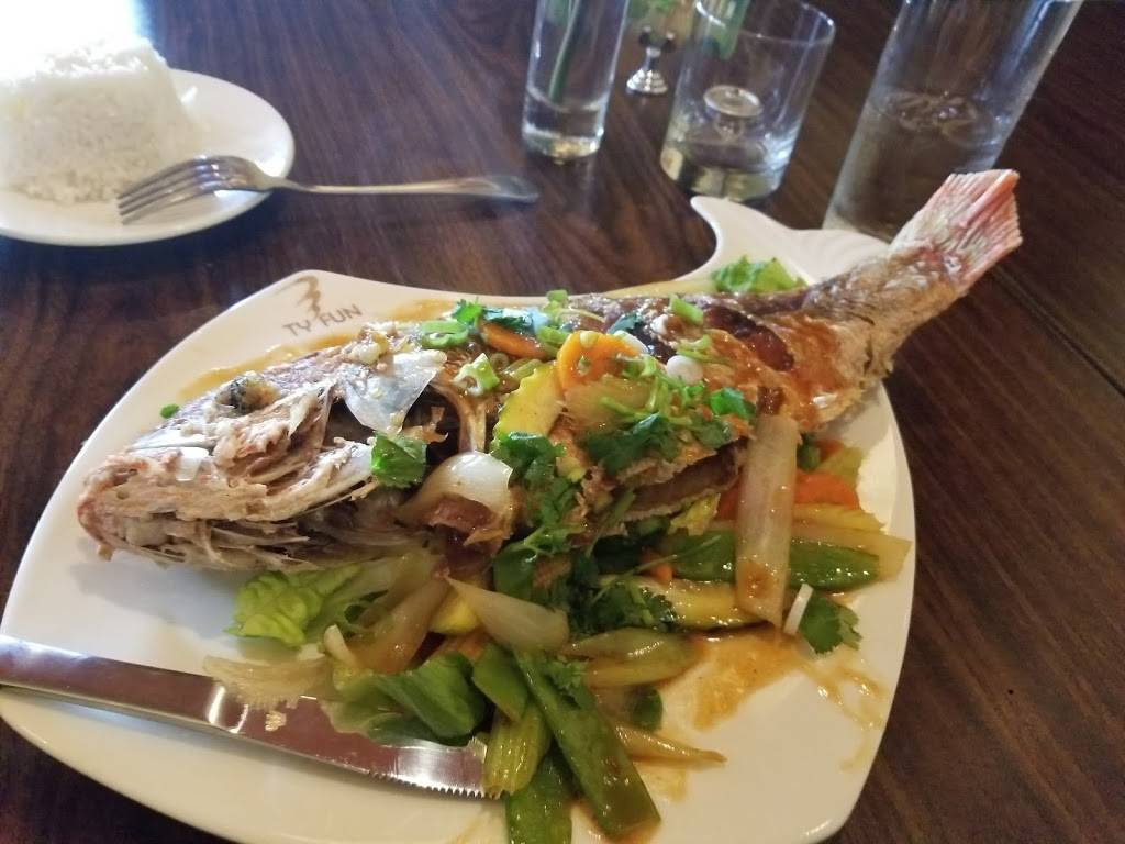 Ty Fun Thai Bistro | restaurant | 815 Jefferson Ave, Cleveland, OH 44113, USA | 2166641000 OR +1 216-664-1000