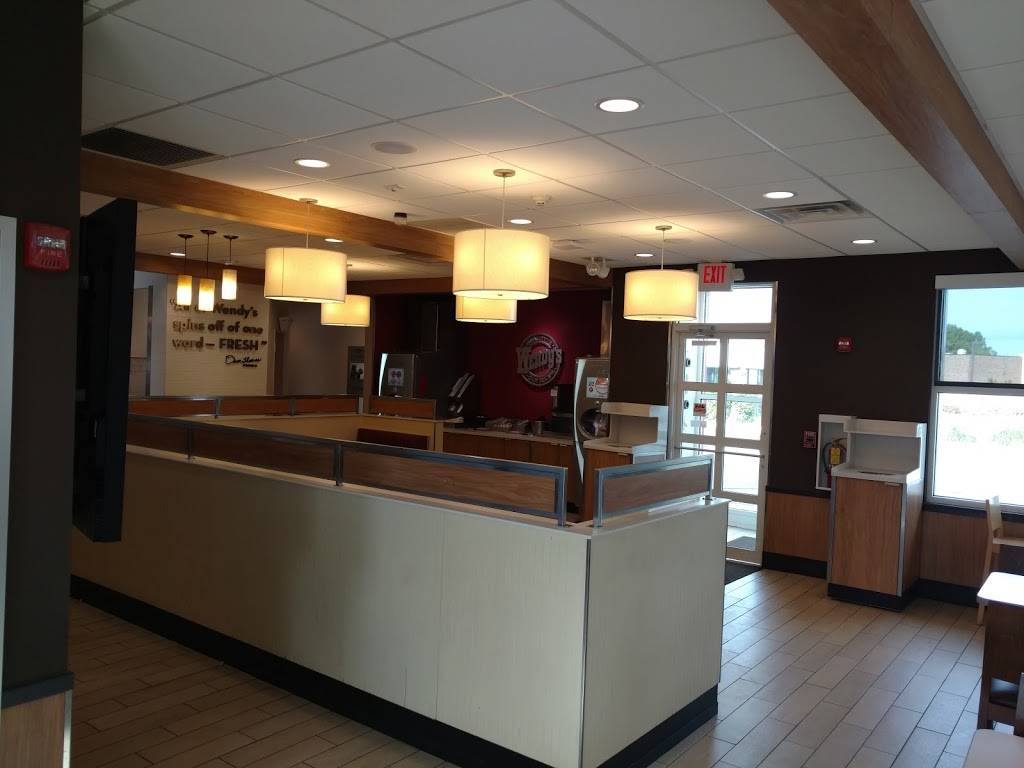 Wendys | restaurant | 740 Northwest Hwy, Cary, IL 60013, USA | 8476394543 OR +1 847-639-4543