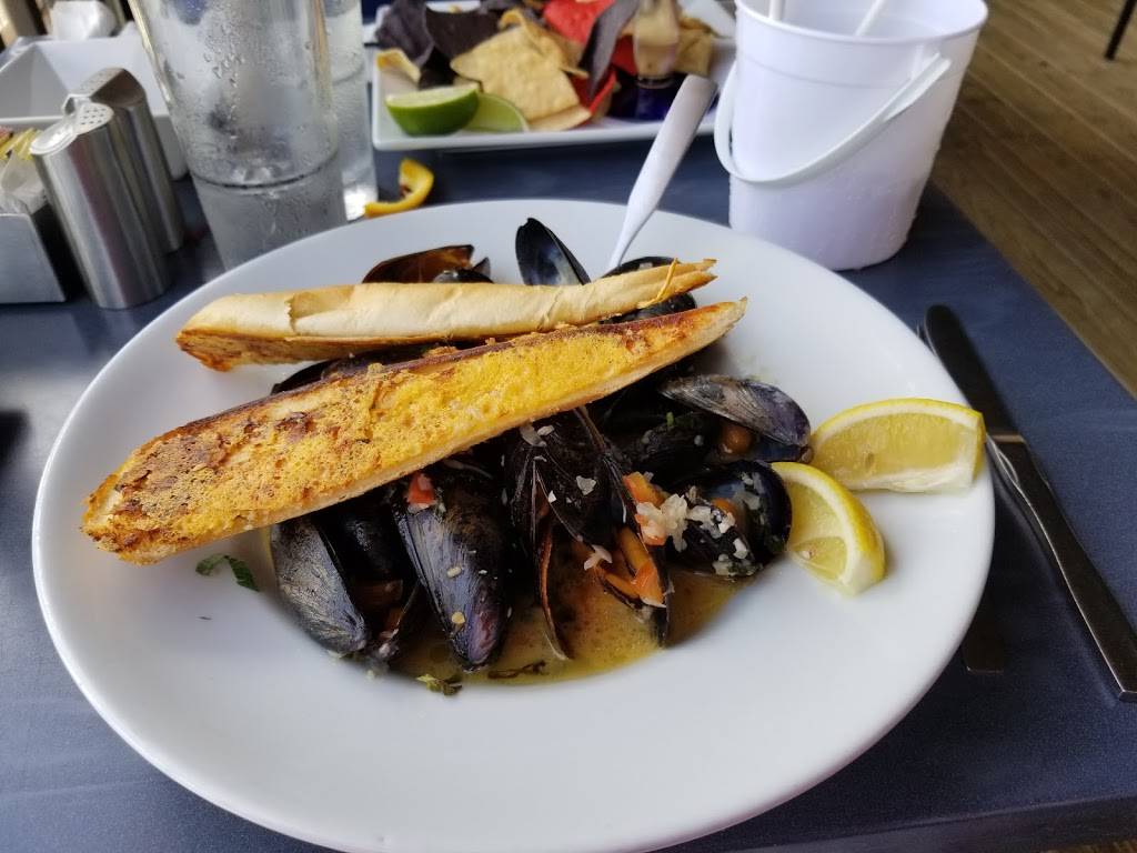 Flippers | restaurant | 8767 Estero Blvd, Fort Myers Beach, FL 33931, USA | 2397651025 OR +1 239-765-1025