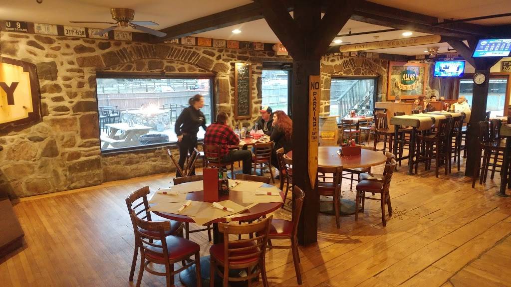 Oak Hill Tavern & BBQ | restaurant | 565 Tower Hill Rd, North Kingstown, RI 02852, USA | 4012943282 OR +1 401-294-3282