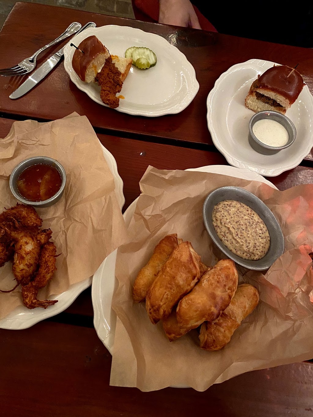 Trivoli Tavern | restaurant | 114 N Green St, Chicago, IL 60607, USA | 3123662646 OR +1 312-366-2646