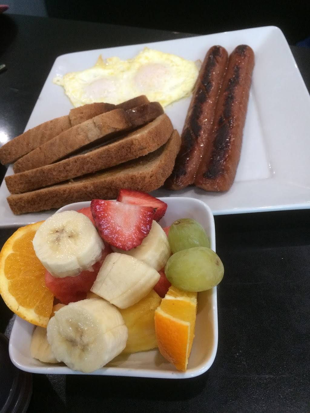 Chocos Diner | restaurant | 217 W Winton Ave, Hayward, CA 94544, USA | 5104703664 OR +1 510-470-3664