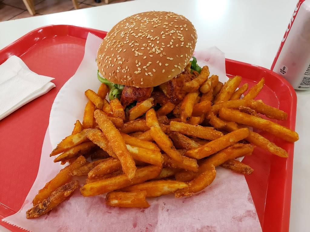 Halal Munchies | restaurant | 25-35 Steinway St, Astoria, NY 11103, USA | 9177450585 OR +1 917-745-0585