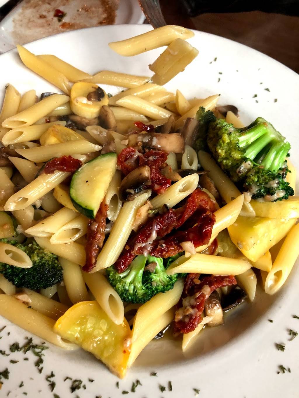 Vics Italian Restaurant & Pizzeria | restaurant | 4035 Lake Boone Trail #109, Raleigh, NC 27607, USA | 9842009292 OR +1 984-200-9292