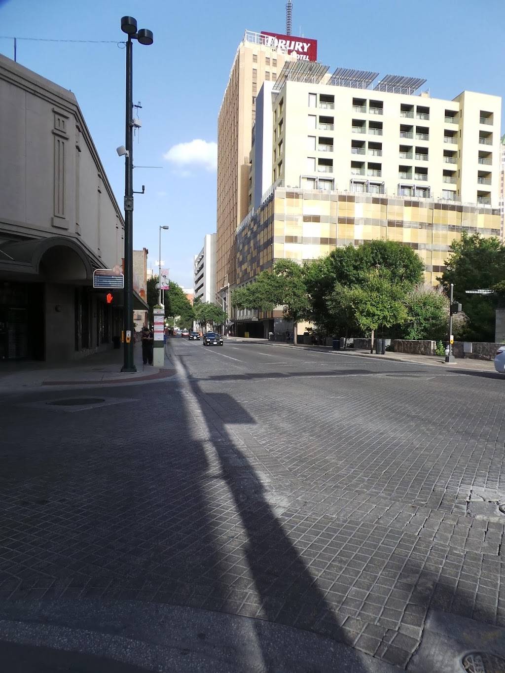 Subway Restaurants | restaurant | Riverview Tower, 111 Soledad #105, San Antonio, TX 78205, USA | 2102129534 OR +1 210-212-9534