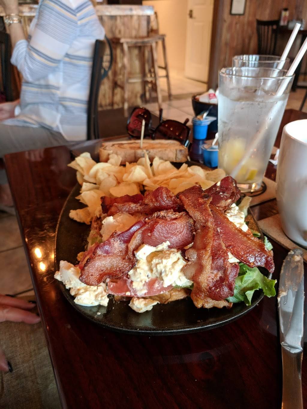 The Roots Restaurant Tavern | restaurant | 2011 Melbourne Ct, Melbourne, FL 32901, USA | 3212200636 OR +1 321-220-0636