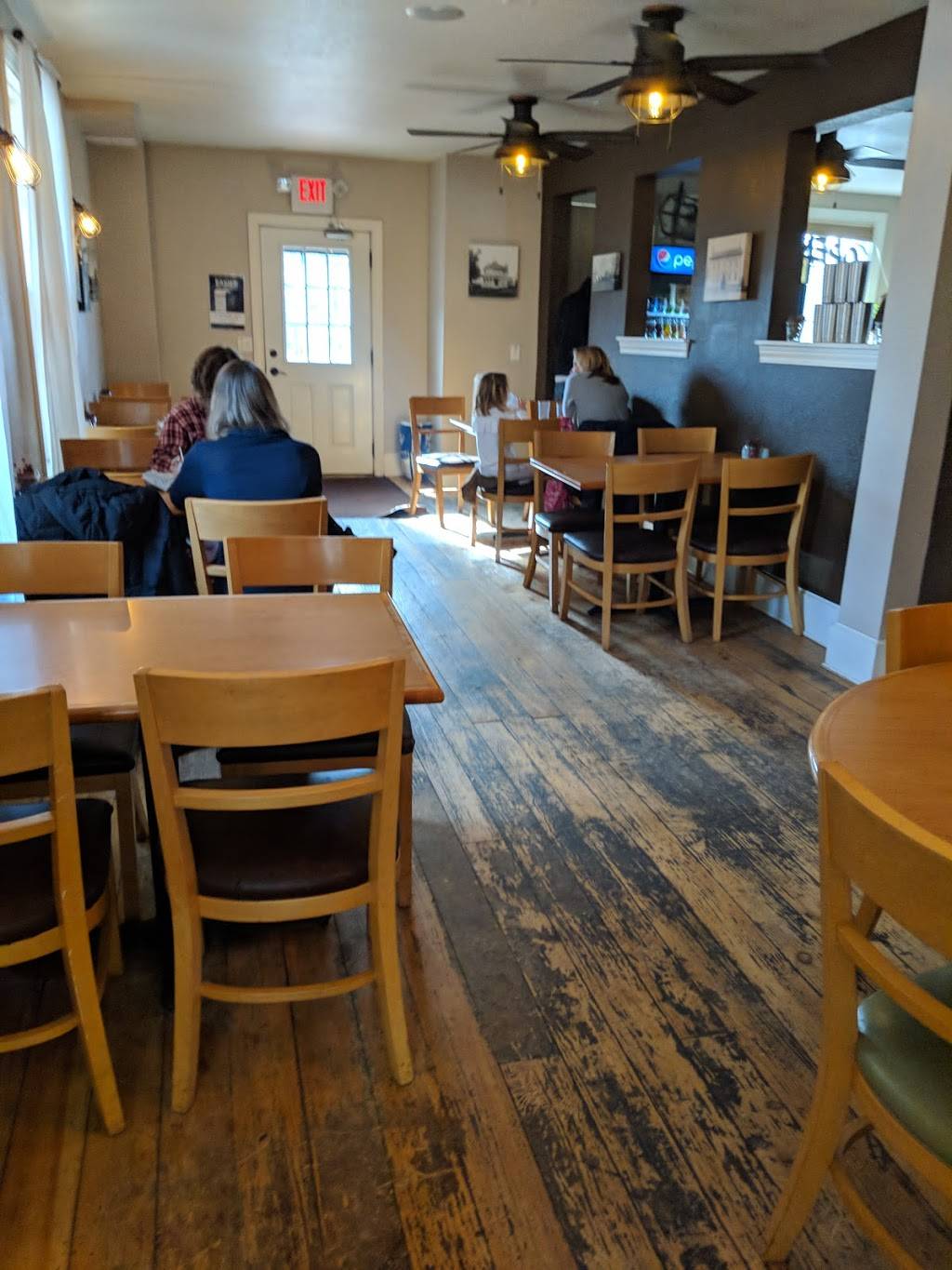 McFarland House Cafe | cafe | 5923 Exchange St, McFarland, WI 53558, USA | 6088384100 OR +1 608-838-4100