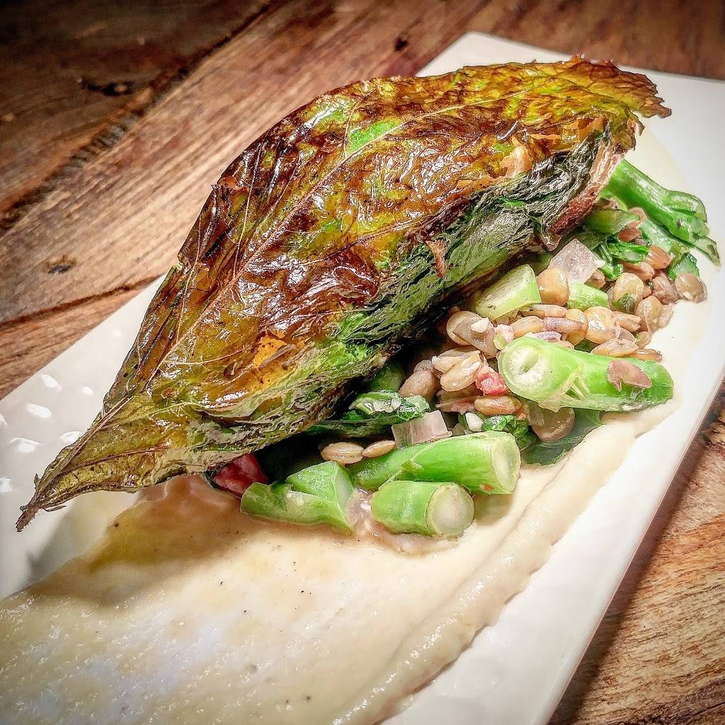 Food & Beverage | restaurant | 2090 Wyandotte St E B, Windsor, ON N8Y 5B2, Canada | 5199158147 OR +1 519-915-8147