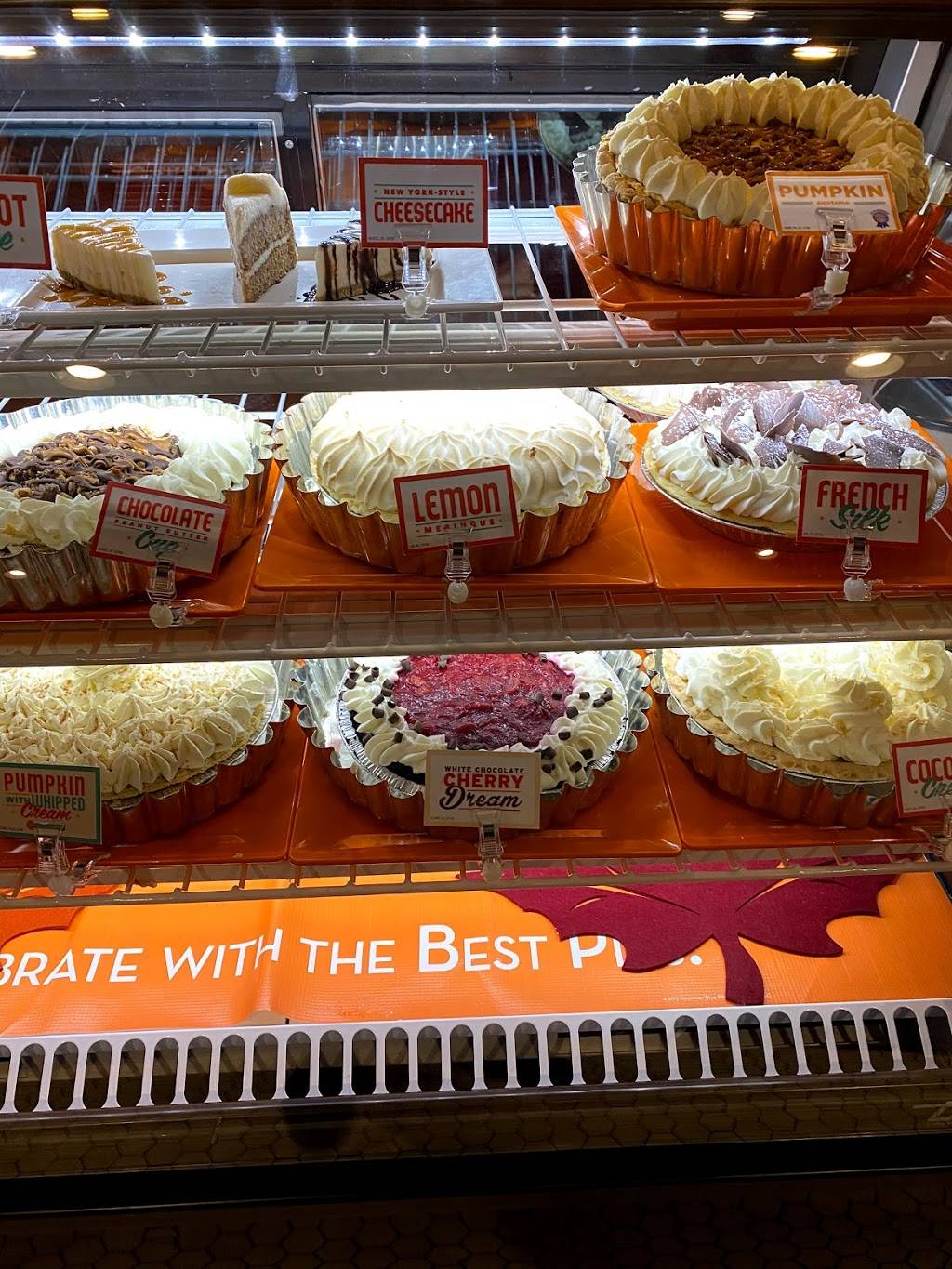 Village Inn | bakery | 2340 Yale Blvd SE, Albuquerque, NM 87106, USA | 5052435476 OR +1 505-243-5476