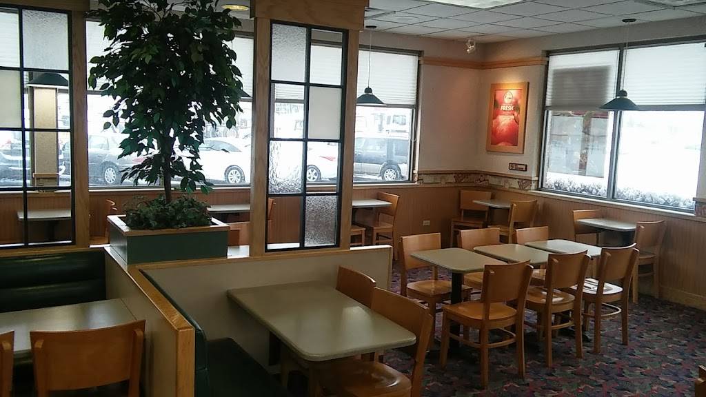 Wendys | restaurant | 170 W 162nd St, South Holland, IL 60473, USA | 7085963318 OR +1 708-596-3318