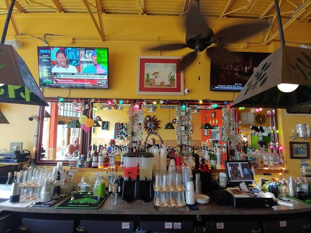 Seesters Mexican Cantina | restaurant | 161 W Wisconsin Ave, Pewaukee, WI 53072, USA | 2627469400 OR +1 262-746-9400