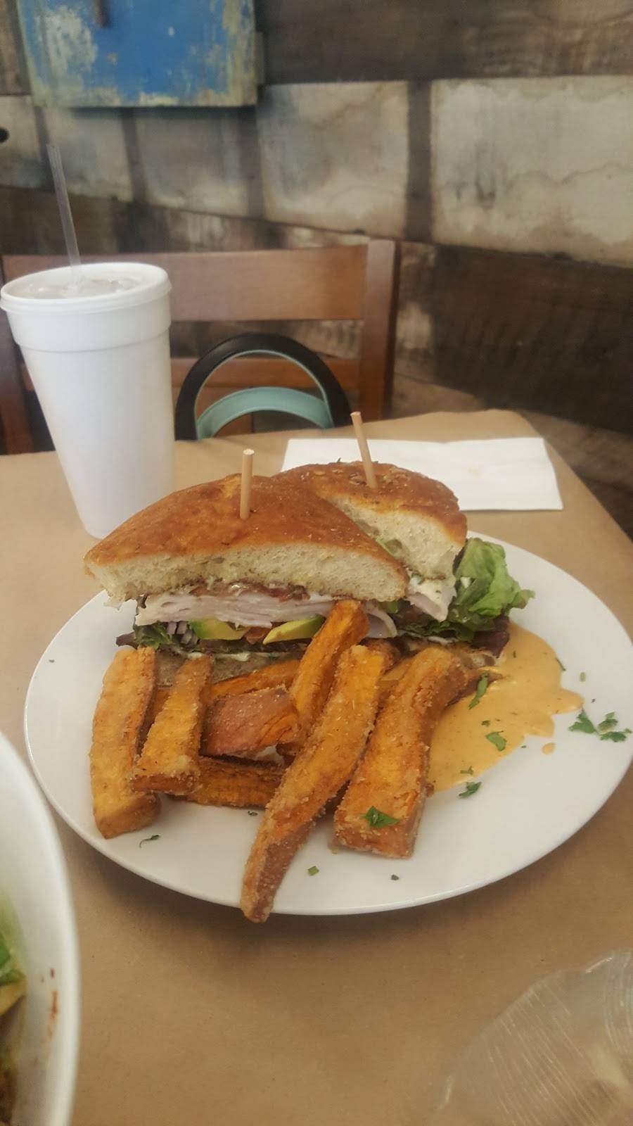 Left of Center Visalia | restaurant | 699 W Center Ave, Visalia, CA 93291, USA | 5597332582 OR +1 559-733-2582