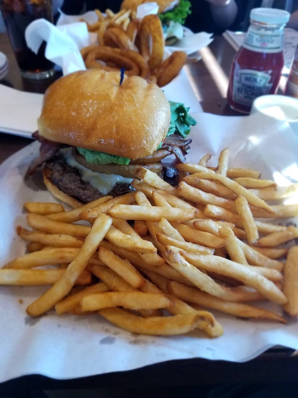 Googie Grill | cafe | 1520 Del Monte Blvd, Seaside, CA 93955, USA | 8313921520 OR +1 831-392-1520