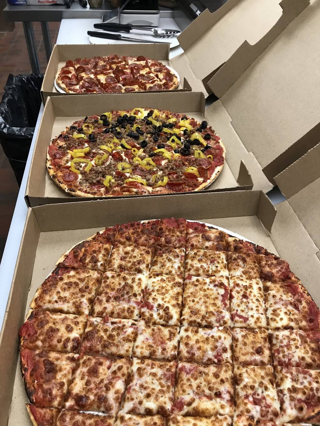 Double Deuce Tavern and Family Pizzeria | restaurant | 5186 Brandt Pike, Huber Heights, OH 45424, USA | 9372209624 OR +1 937-220-9624