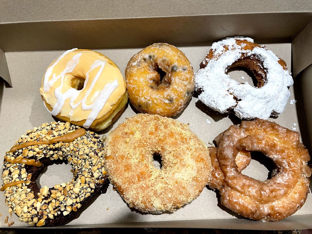 Dandee Donut Factory | bakery | 1900 E Atlantic Blvd, Pompano Beach, FL 33060, USA | 9547851461 OR +1 954-785-1461