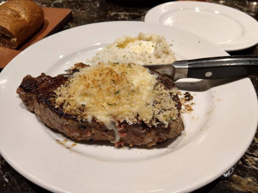 LongHorn Steakhouse | meal takeaway | 8181 International Dr, Orlando, FL 32819, USA | 4072263381 OR +1 407-226-3381