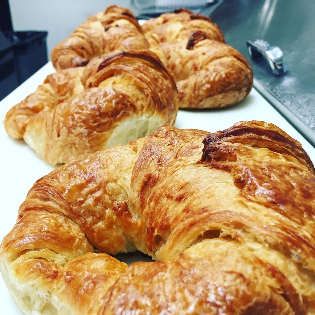 Mr. Baguette | restaurant | 5001 NW 72nd Ave, Miami, FL 33166, USA | 3058887072 OR +1 305-888-7072