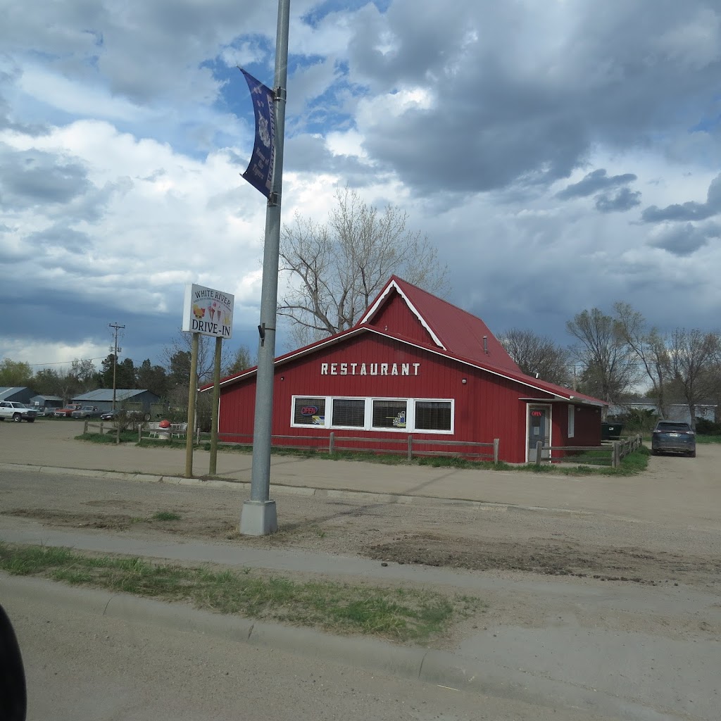 White River Drive Inn | restaurant | 112 US-83, White River, SD 57579, USA | 6052593999 OR +1 605-259-3999