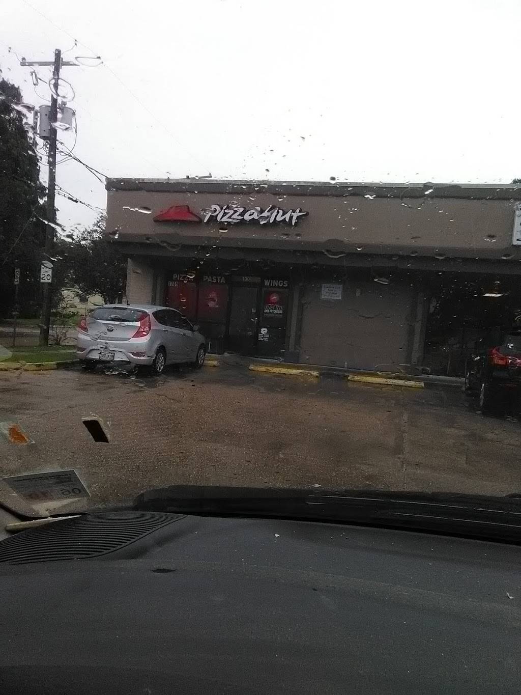 Pizza Hut | meal delivery | 1700 Veterans, Metairie Ave, Metairie, LA 70005, USA | 5048330008 OR +1 504-833-0008