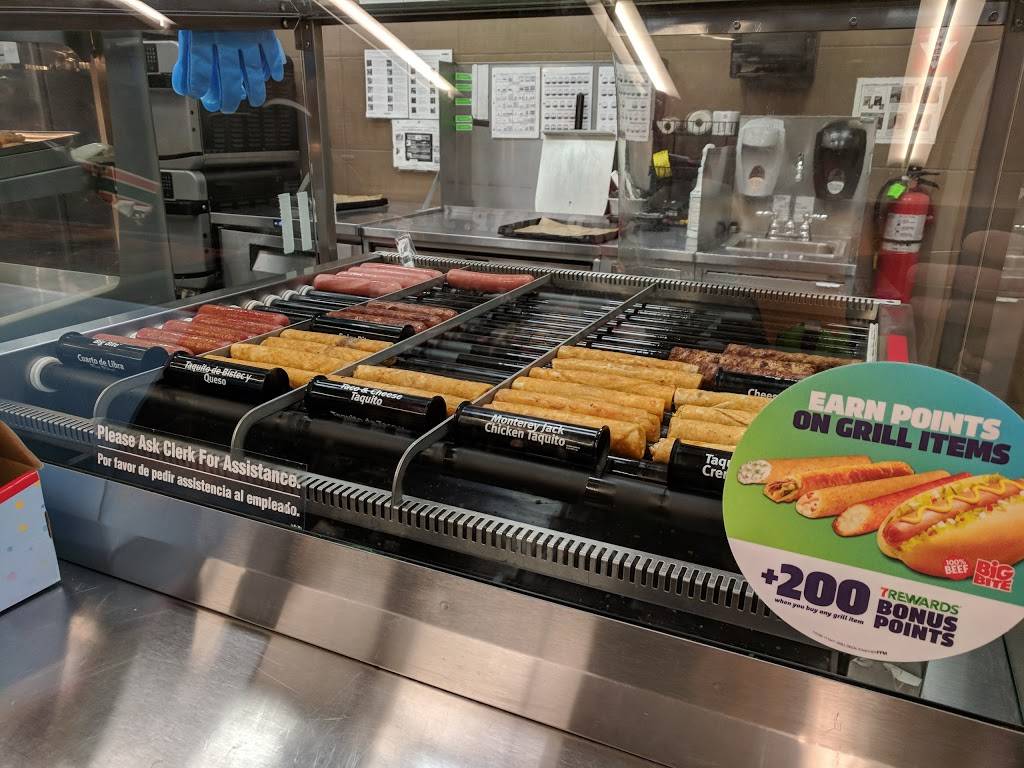 7-Eleven | bakery | 900 W Hwy 114 Bypass, Roanoke, TX 76262, USA | 6828310321 OR +1 682-831-0321