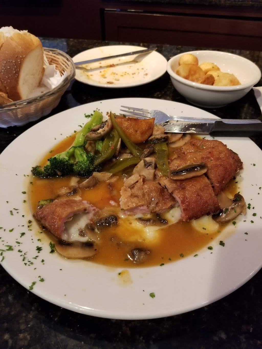 DeMainos Restaurant | restaurant | 14 Malden St, Revere, MA 02151, USA | 7812848110 OR +1 781-284-8110