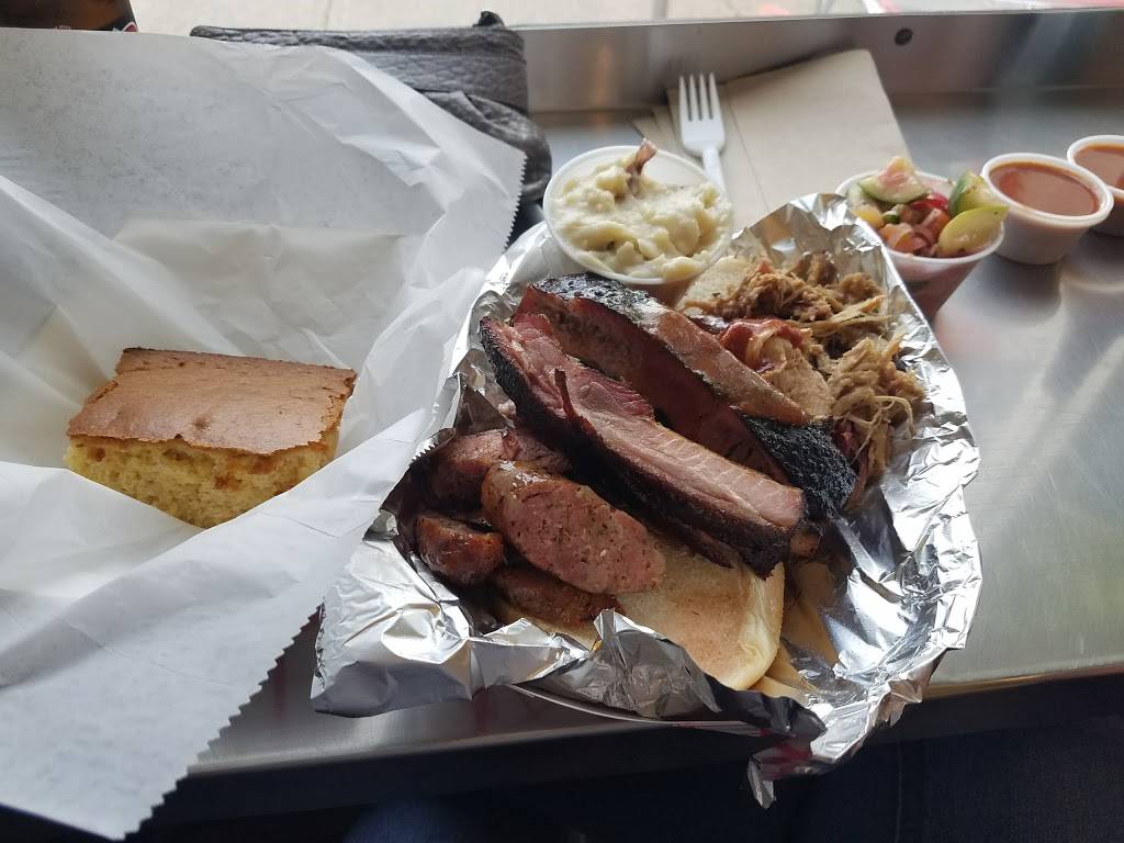 Blue Ribbon Barbecue | restaurant | 908 Massachusetts Ave, Arlington, MA 02476, USA | 7816487427 OR +1 781-648-7427