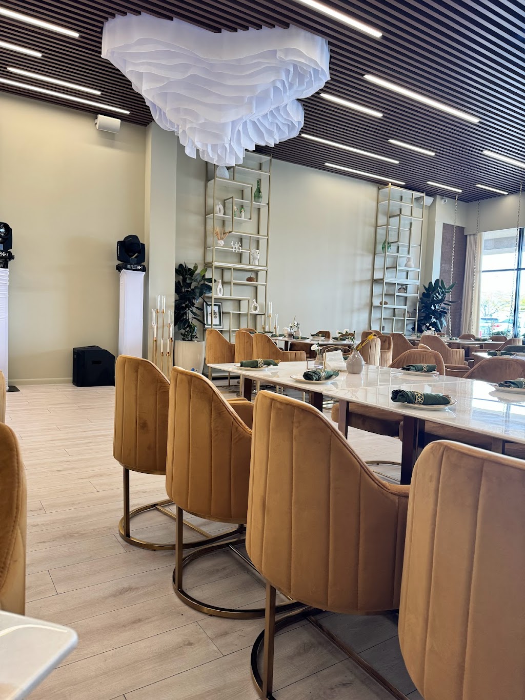 Velour | restaurant | 4742 N Cumberland Ave, Chicago, IL 60656, USA | 7738873082 OR +1 773-887-3082