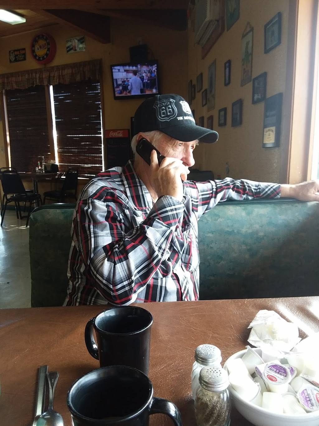 Country Corner Cafe | restaurant | 1225 State Hwy 39, Stockton, MO 65785, USA | 4172765411 OR +1 417-276-5411