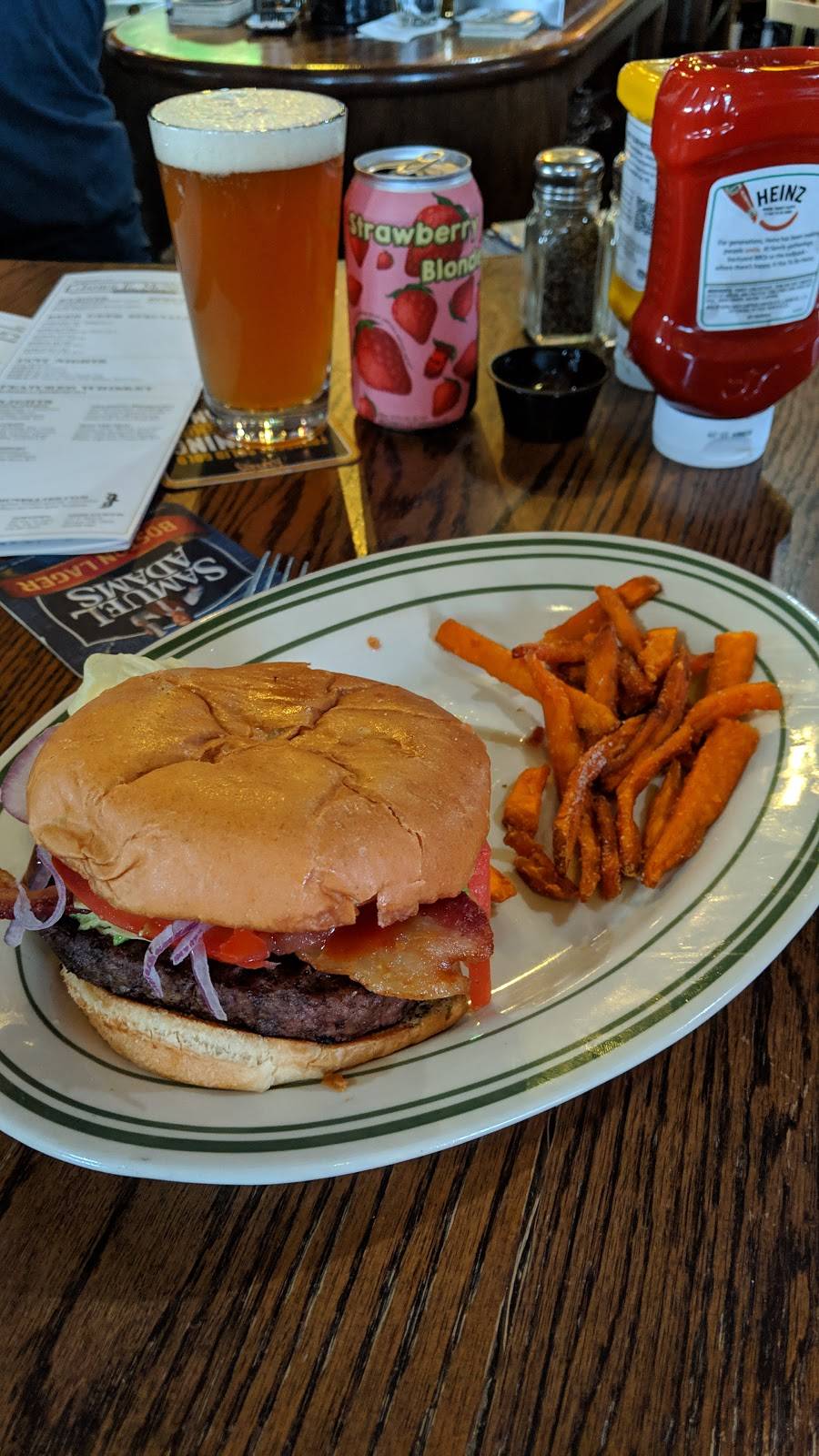 James E. McNellies Pub | restaurant | 1100 Classen Dr, Oklahoma City, OK 73103, USA | 4056017468 OR +1 405-601-7468