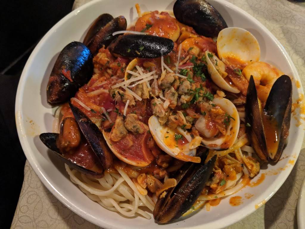 Ginos Italian Restaurant and Pizza | restaurant | 1701 S Mays St, Round Rock, TX 78664, USA | 5122189922 OR +1 512-218-9922