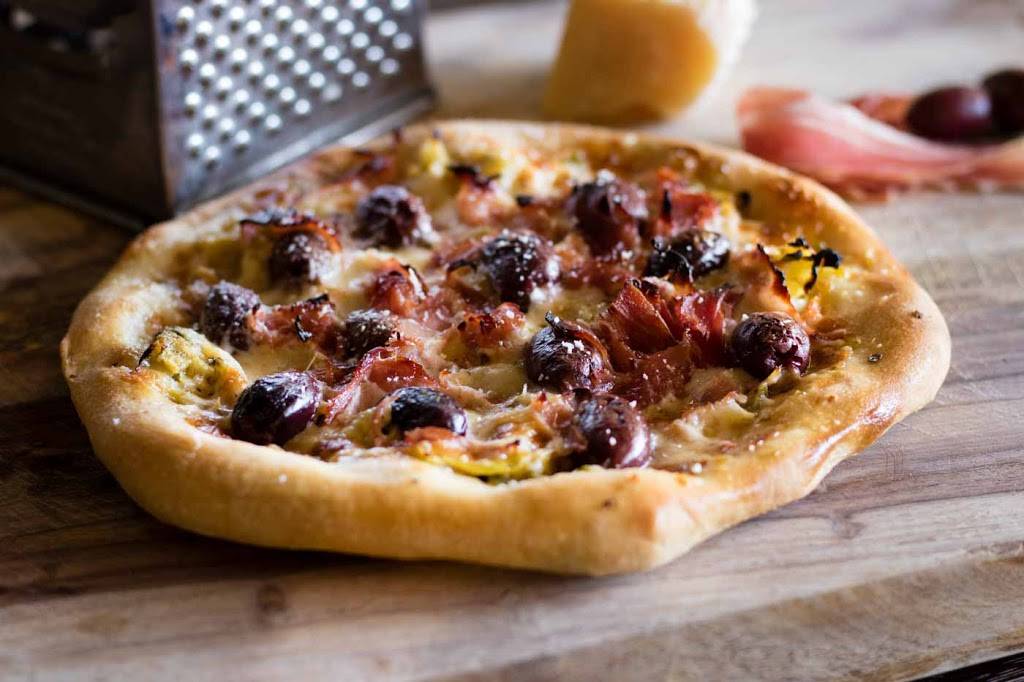 Giannis Pizza | restaurant | 3910 Vista Way #108, Oceanside, CA 92056, USA | 7607242670 OR +1 760-724-2670