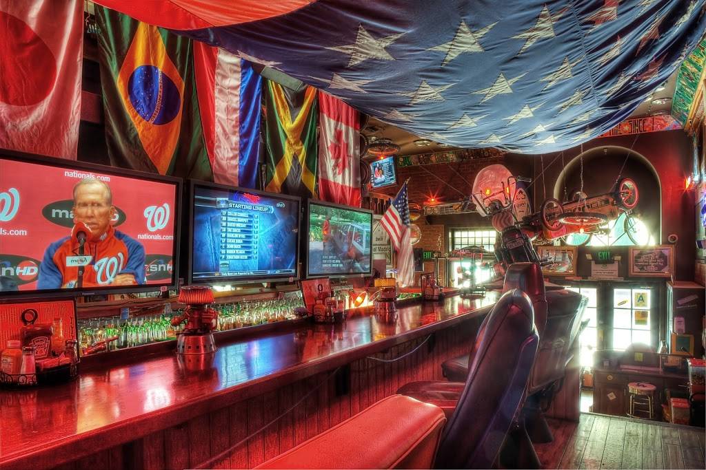 Barneys Beanery | restaurant | 1037 Broxton Ave, Los Angeles, CA 90024, USA | 3104437777 OR +1 310-443-7777