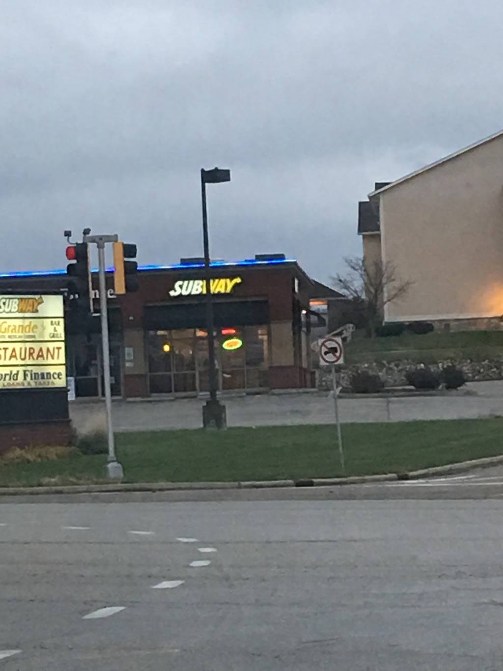 Subway | restaurant | 3091 Woodlawn Rd, Lincoln, IL 62656, USA | 2177327900 OR +1 217-732-7900