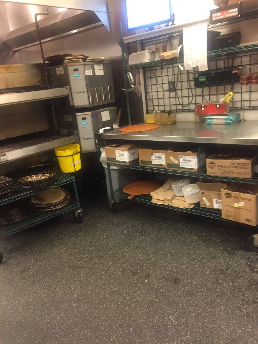 Pizza Hut | restaurant | 5545 W St Charles Rd, Berkeley, IL 60163, USA | 7084939688 OR +1 708-493-9688