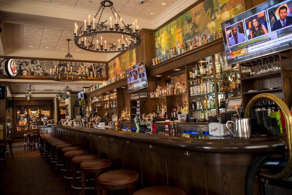 Miller Time Pub & Grill | restaurant | 509 W Wisconsin Ave, Milwaukee, WI 53203, USA | 4142712337 OR +1 414-271-2337