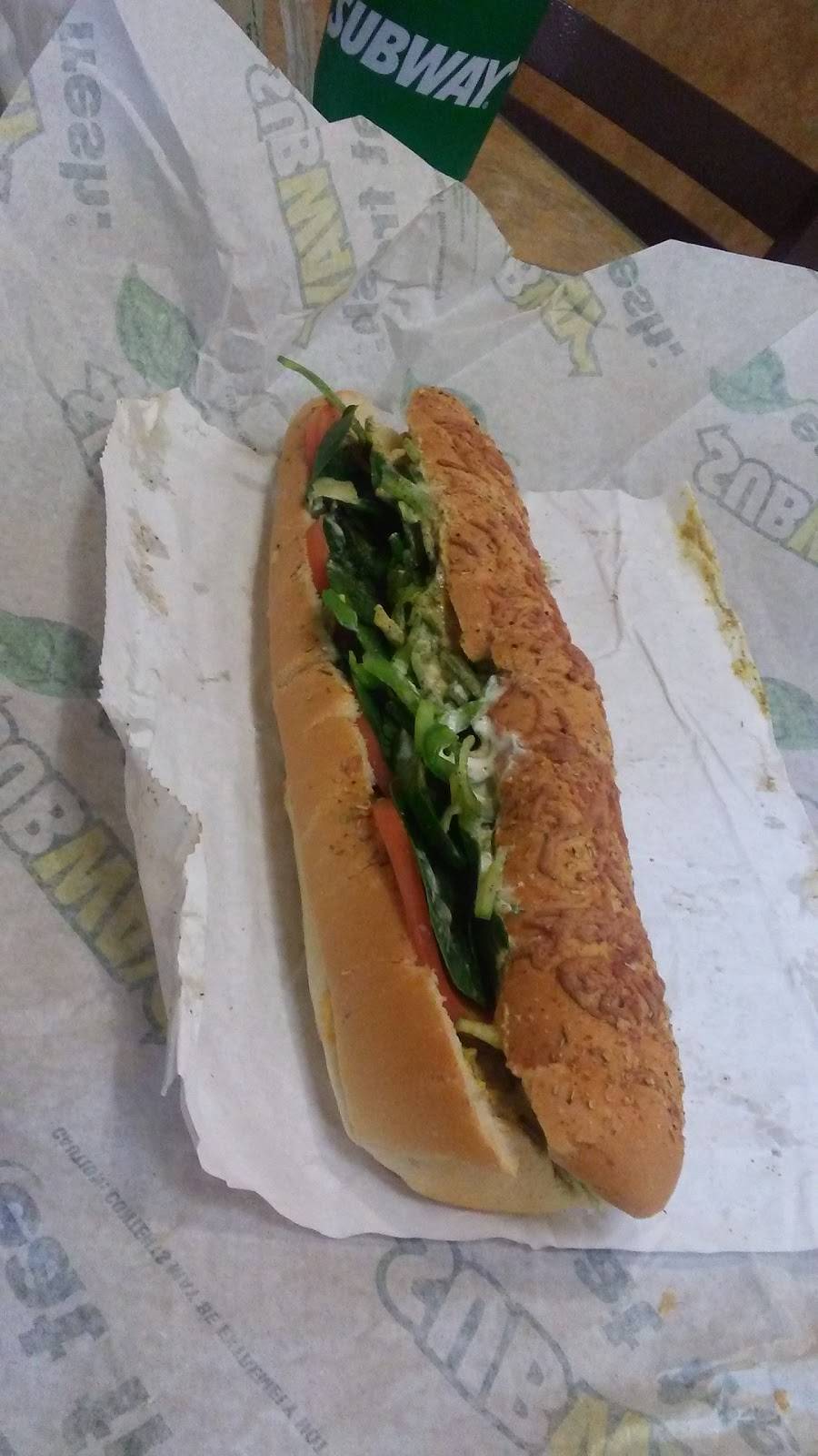 Subway Restaurants | restaurant | 2040 Victory Blvd, Portsmouth, VA 23702, USA | 7574859343 OR +1 757-485-9343