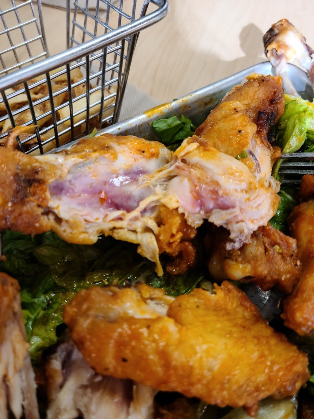 Wahlburgers @ Hy-Vee | restaurant | 8900 W 135th St, Overland Park, KS 66221, USA | 9136853500 OR +1 913-685-3500