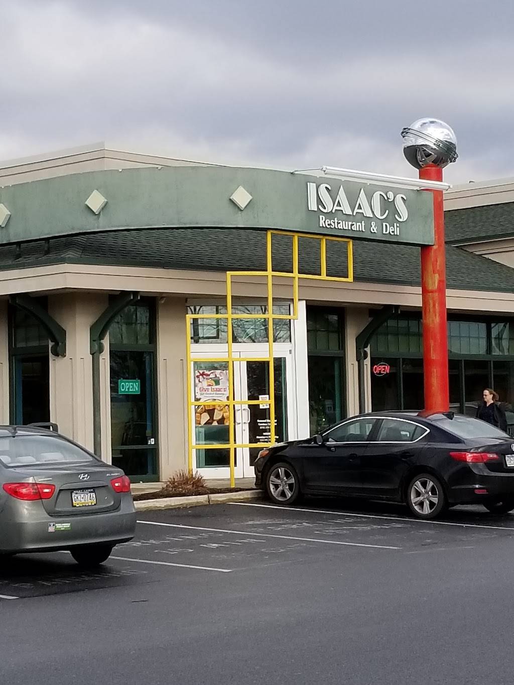Isaacs Restaurant - Wyomissing | restaurant | 94 Commerce Dr, Wyomissing, PA 19610, USA | 6103761717 OR +1 610-376-1717