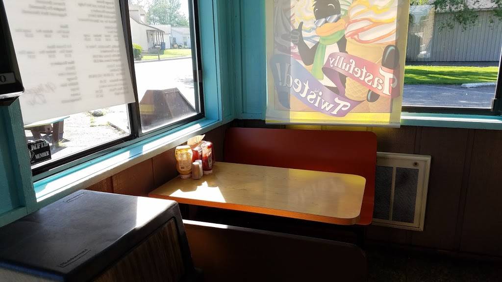 Whippy Dip | restaurant | 209 E South St, Monroeville, IN 46773, USA | 2606232101 OR +1 260-623-2101