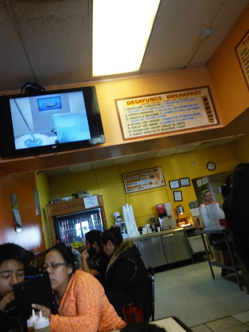 El Nuevo Jalisco | restaurant | 4007 W Armitage Ave, Chicago, IL 60639, USA | 7734860396 OR +1 773-486-0396