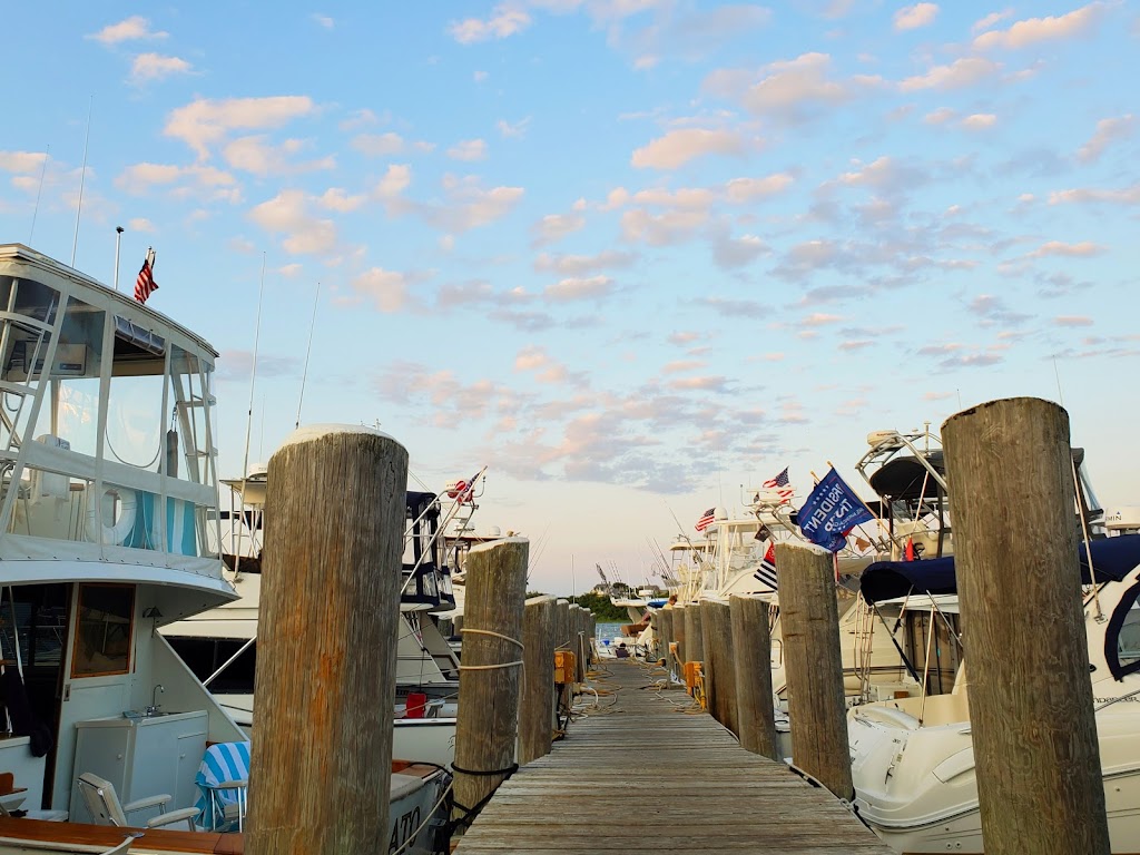 Rebeccas Dockside Paynes Dock | restaurant | 111 Ocean Ave, New Shoreham, RI 02807, USA | 4014662599 OR +1 401-466-2599