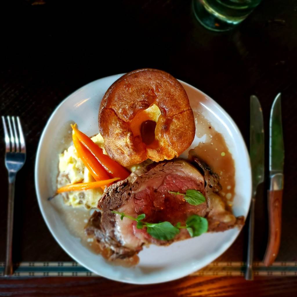 Story Book Dining at Artist Point with Snow White | restaurant | 901 Timberline Dr, Orlando, FL 32830, USA | 4078243200 OR +1 407-824-3200