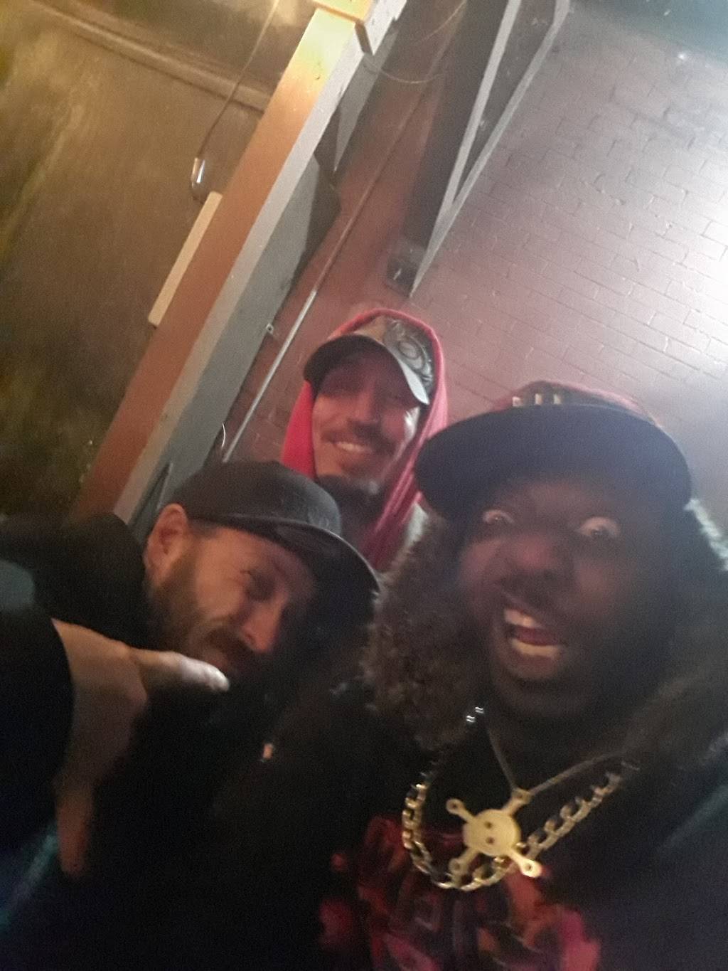 Quarters | restaurant | 900 E Center St, Milwaukee, WI 53212, USA | 4142634140 OR +1 414-263-4140