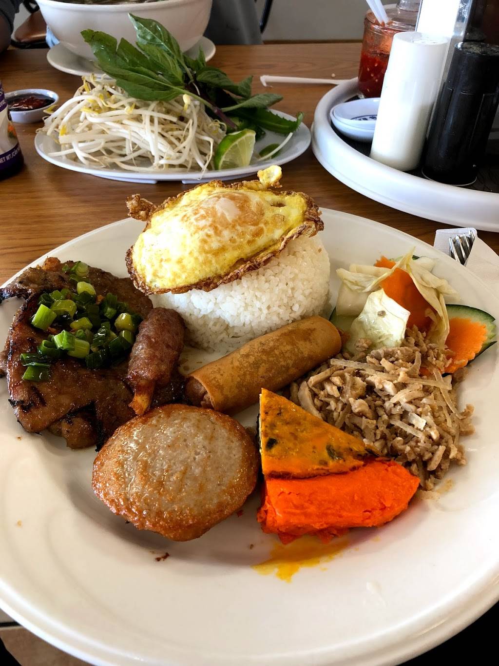 Asian Bistro | restaurant | 1520 S Webb Rd #180, Wichita, KS 67207, USA | 3164256208 OR +1 316-425-6208