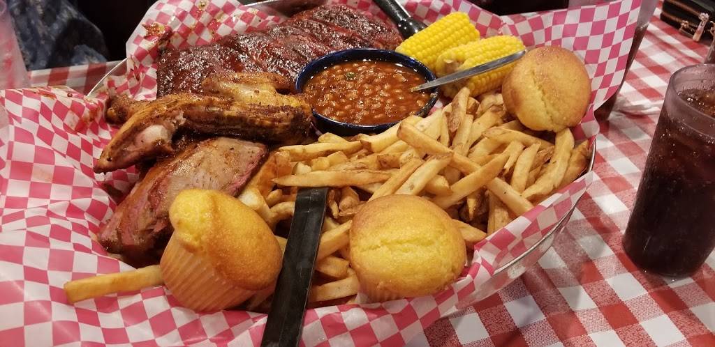 Famous Daves Bar-B-Que | restaurant | 2430 Prince William Pkwy, Woodbridge, VA 22192, USA | 7034921300 OR +1 703-492-1300