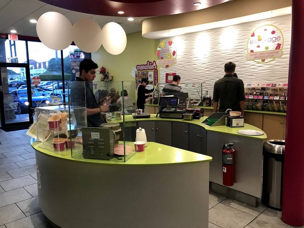 Menchies Frozen Yogurt | restaurant | 999 E Basse Rd #177, San Antonio, TX 78209, USA | 2108241104 OR +1 210-824-1104
