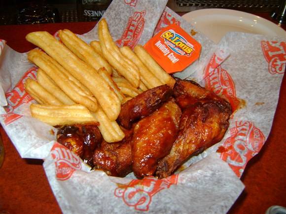 St. Louis Bar & Grill | restaurant | 17074 Leslie St Unit 1, Newmarket, ON L3Y 8V8, Canada | 9059534204 OR +1 905-953-4204